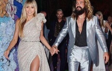 48-летняя Клум засветила голую грудь на постельных фото с 31-летним мужем