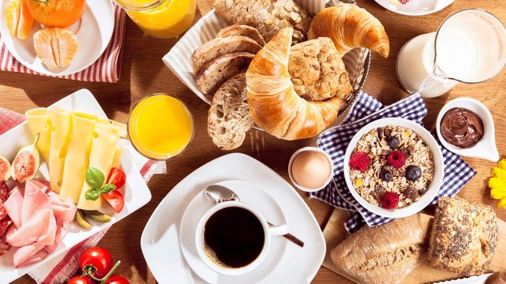 Вредный завтрак: почему стоит отказаться от хлеба и булочек с утра