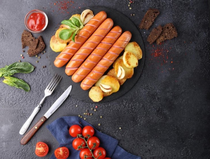 Как приготовить домашние сосиски: с этим рецептом справится любой