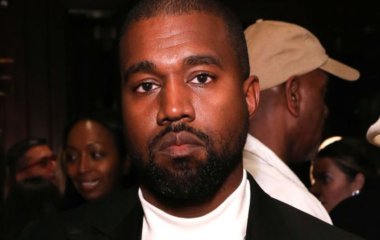 Канье Уэст удалил все посты в Инстаграме и запостил украинский флаг