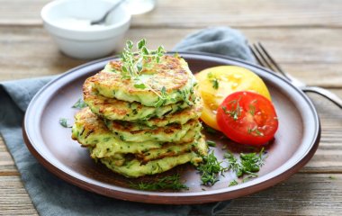 Мясные оладьи с секретным ингредиентом: рецепт сытного блюда под любой гарнир