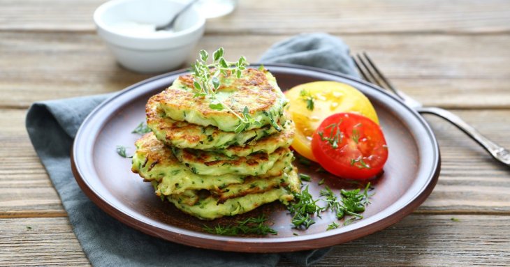 Мясные оладьи с секретным ингредиентом: рецепт сытного блюда под любой гарнир