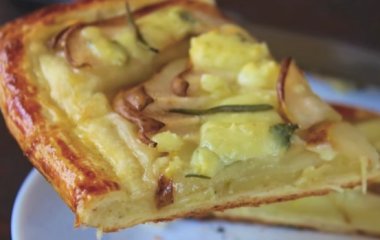 Грушевый пирог с творогом: рецепт вкусного десерта для всей семьи