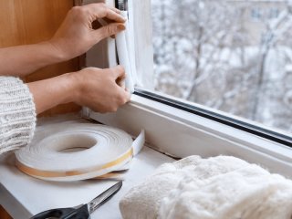 З вікон більше не дутиме взимку: найкращі методи утеплення домашніми засобами