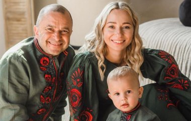 Виктор Павлик показался с семьей 29-летней жены и восхитил совместными кадрами