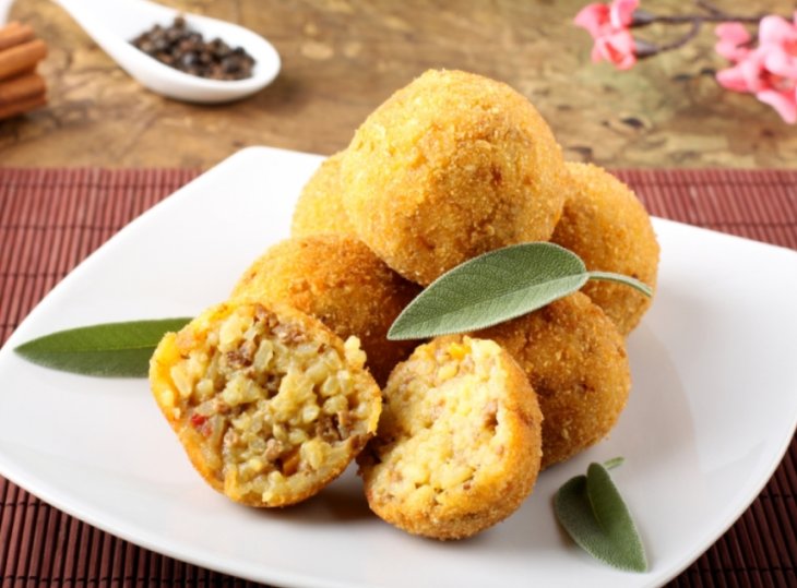 Мясные крокеты с алычей