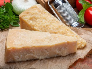 Источник кальция и железа: самый полезный сыр, который стоит есть после 60