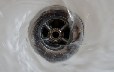 Не сода і не оцет: як швидко прочистити засмічення у зливі без дорогих хімічних засобів