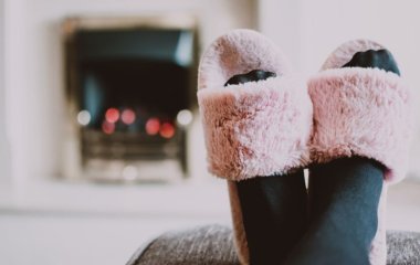 Чтобы не заболеть: как часто нужно менять домашние тапочки