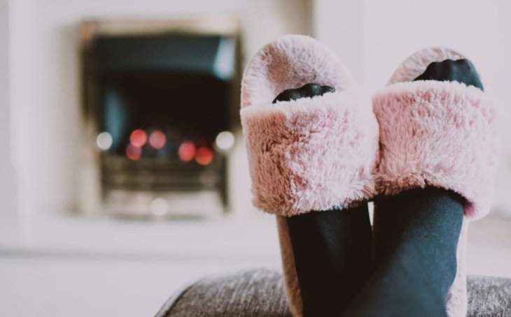 Чтобы не заболеть: как часто нужно менять домашние тапочки