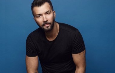 Денис Клявер показал сына после армии
