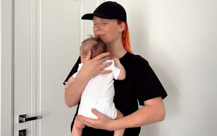 Светлана Тарабарова восхищалась нежными объятиями с двухмесячной дочкой