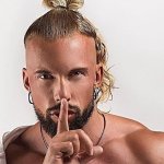 Плавки тріснули на старті: Суровцев ошелешив пікантним курйозом як фінішував на змаганнях голим