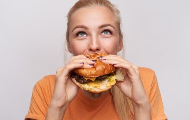 Медики рассказали, от каких продуктов стоит отказаться при высоком холестерине