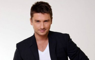 Сергей Лазарев «зажег» в компании двух известных певиц