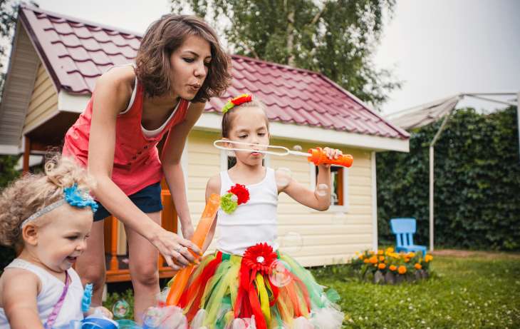 5 опасностей, которые подстерегают вашего ребенка на дачном участке