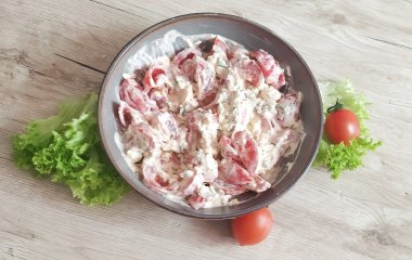 Не успеете готовить: простая закуска из помидоров и сыра