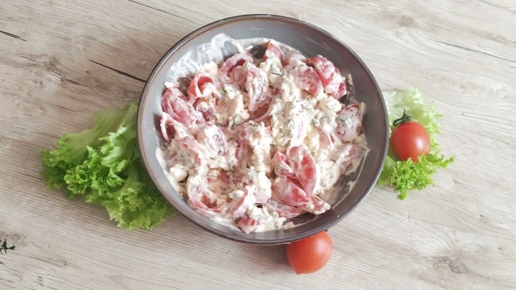 Не успеете готовить: простая закуска из помидоров и сыра