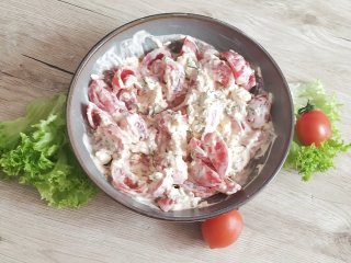 Не успеете готовить: простая закуска из помидоров и сыра