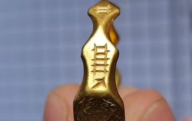 Зображення святого Христофора та чуттєвий напис: в Британії знайшли середньовічний перстень