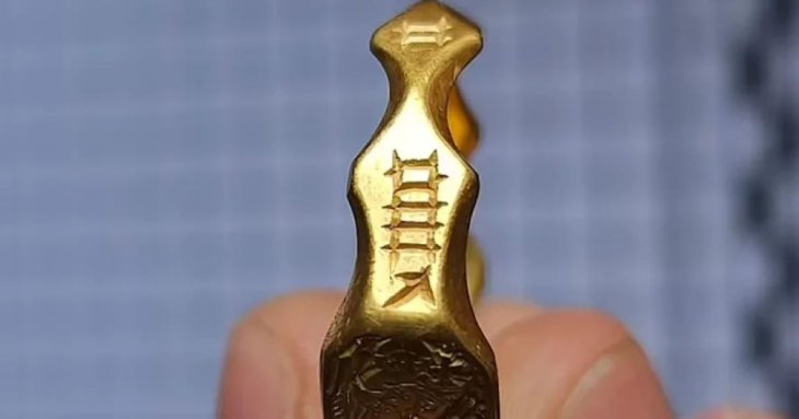 Зображення святого Христофора та чуттєвий напис: в Британії знайшли середньовічний перстень
