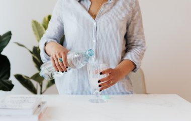 Дієтолог розповів, яку воду краще пити