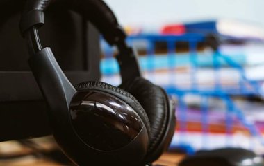 Лікар розповіла про ризик глухоти від надто гучного прослуховування музики