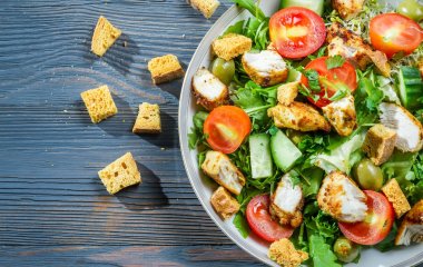 Салат з копченою куркою, який всіх здивує