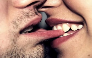 7 фраз, которые заведут любого мужчину