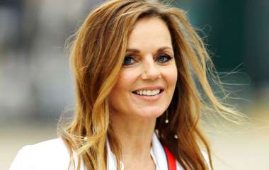 44-летняя экс-участница Spice Girls демонстрирует стройную фигуру после вторых родов