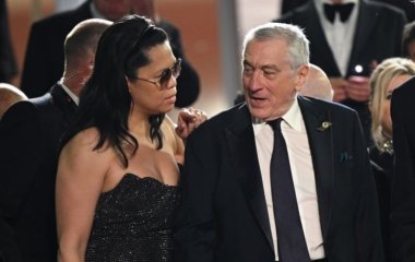 Роберт Де Ниро и Тиффани Чен вышли на прогулку с новорожденной дочкой (фото)