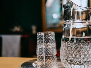 Скільки води потрібно пити на день: чи справді працює правило 8 склянок