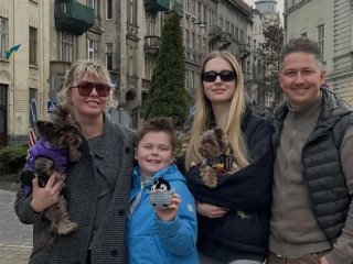 Олександр Педан замилував сімейними фото з дочкою і сином та звернувся до дружини в особливий день