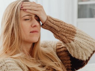 Чому після пробудження болить голова: 7 поширених причин