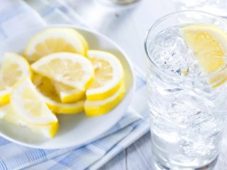 Что будет с организмом, если ежедневно пить воду с лимоном в течение месяца