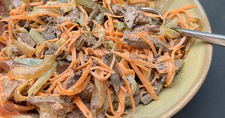Салат из куриной печени: рецепт очень вкусного блюда