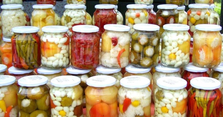 Салат “Десятка” на зиму: забутий рецепт із перцю, баклажанів і помідорів