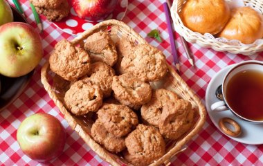 Домашнее овсяное печенье с яблоками и орехами