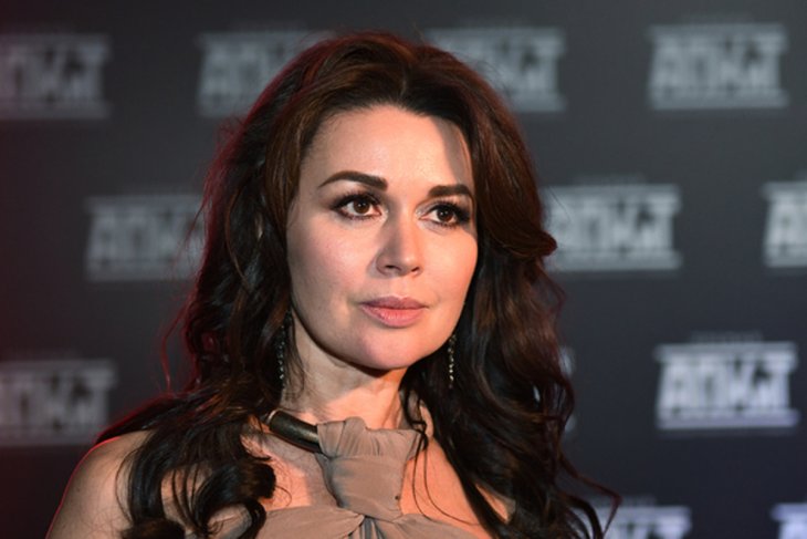 Близкие Анастасии Заворотнюк прокомментировали информацию о параличе актрисы