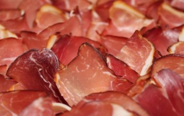 Названо продукти, що знижують шкоду червоного м'яса