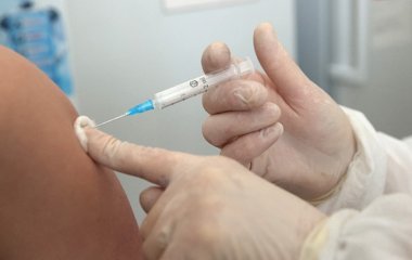 Вчені розповіли про симптоми омікрон-штаму коронавірусу серед щеплених пацієнтів