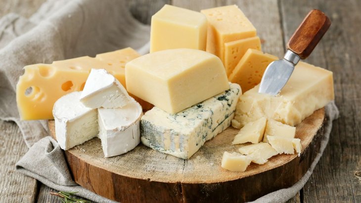 Нужно есть каждый день: диетолог назвал самый полезный вид сыра
