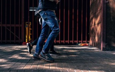 Медики выяснили, чем ходьба задом наперед полезна для здоровья