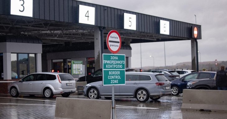 Виїзд за кордон на чужому авто: які документи потрібні