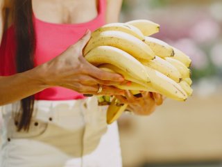 Чому банани швидко гниють і як цього уникнути: прості поради