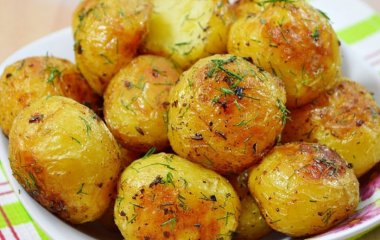 Действует хуже яда: медики рассказали, кому нельзя есть картофель