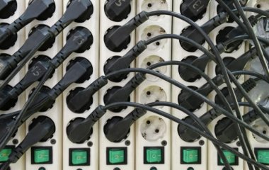 Експерт оцінив небезпеку випромінювання від розеток