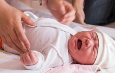 Гіпнотерапевт радить: як припинити дитячий плач, використовуючи лише голос
