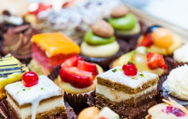 Почему тянет на сладкое: диетолог дала ответ