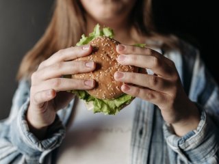 Ученые обнаружили неожиданную пользу жирной пищи